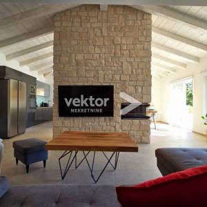 Jadranovo, atraktivna kamena kuća s bazenom i pogledom