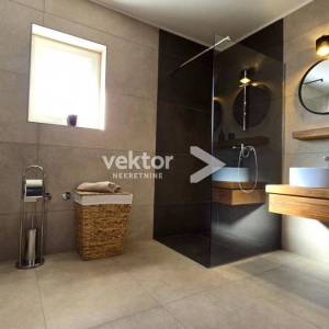 Jadranovo, atraktivna kamena kuća s bazenom i pogledom