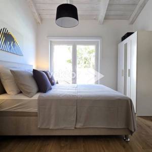 Jadranovo, atraktivna kamena kuća s bazenom i pogledom