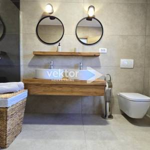 Jadranovo, atraktivna kamena kuća s bazenom i pogledom