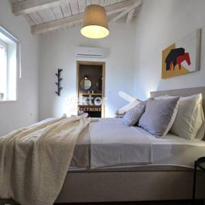 Jadranovo, atraktivna kamena kuća s bazenom i pogledom