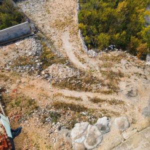 Jadranovo građevinski teren s pogledom na more