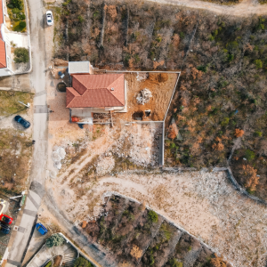 Jadranovo građevinski teren s pogledom na more