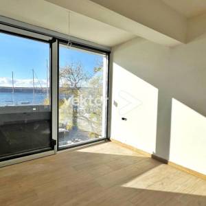 Jadranovo, prvi red do mora! 