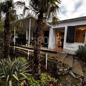 Jadranovo, samostojeća kuća - prizemnica, okućnica, SAMO KOD NAS!