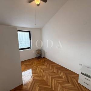 Jadranovo stan s balkonom