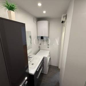 Jadranovo stan s balkonom