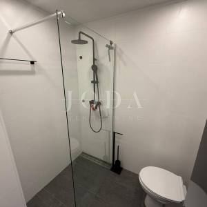 Jadranovo stan s balkonom