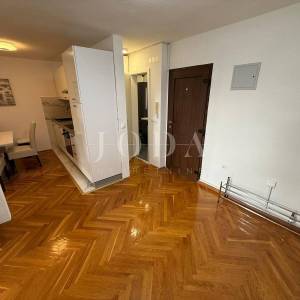 Jadranovo stan s balkonom