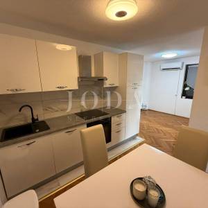 Jadranovo stan s balkonom