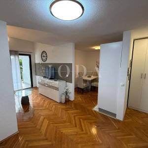 Jadranovo stan s balkonom