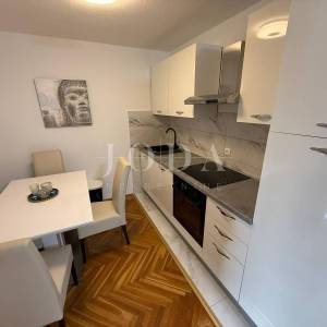 Jadranovo stan s balkonom