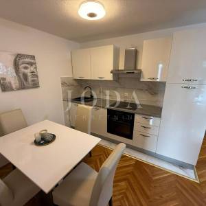 Jadranovo stan s balkonom