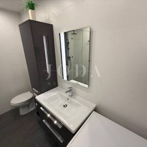 Jadranovo stan s balkonom