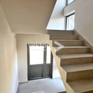 Jadranovo, stan u novogradnji, 1. red do mora