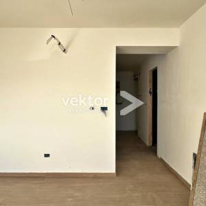 Jadranovo, stan u novogradnji, 1. red do mora