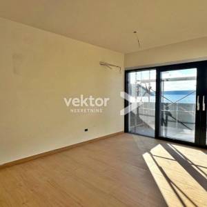 Jadranovo, stan u novogradnji, prvi red do mora