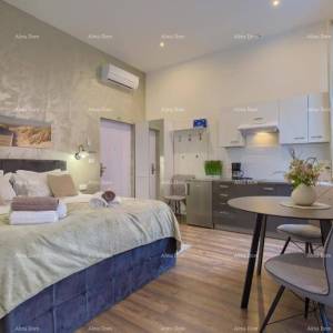 Jedinstvena lokacija. Stan sa 3 zasebne jedinice . Strogi centar Pule. Tržnica.