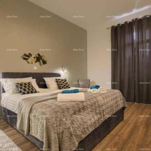 Jedinstvena lokacija. Stan sa 3 zasebne jedinice . Strogi centar Pule. Tržnica.