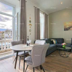 Jedinstvena lokacija. Stan sa 3 zasebne jedinice . Strogi centar Pule. Tržnica.