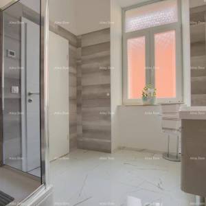 Jedinstvena lokacija. Stan sa 3 zasebne jedinice . Strogi centar Pule. Tržnica.