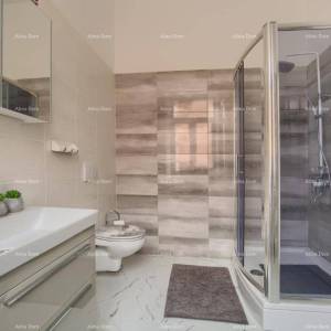 Jedinstvena lokacija. Stan sa 3 zasebne jedinice . Strogi centar Pule. Tržnica.