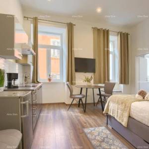 Jedinstvena lokacija. Stan sa 3 zasebne jedinice . Strogi centar Pule. Tržnica.