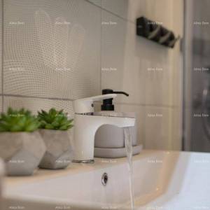 Jedinstvena lokacija. Stan sa 3 zasebne jedinice . Strogi centar Pule. Tržnica.