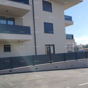 Jednosoban stan B3 na 3. katu s KROVNOM TERASOM, Vabriga!