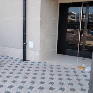 Jednosoban stan B3 na 3. katu s KROVNOM TERASOM, Vabriga!