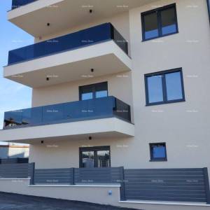 Jednosoban stan B3 na 3. katu s KROVNOM TERASOM, Vabriga!