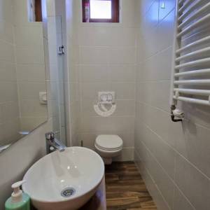 Josipdol, kuća s apartmanima, 400 m2