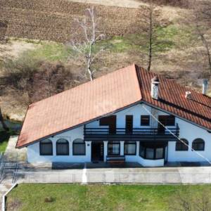 Josipdol, kuća s apartmanima, 400 m2