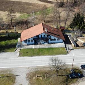 Josipdol, kuća s apartmanima, 400 m2