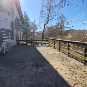 Josipdol, kuća s apartmanima, 400 m2