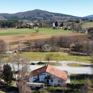 Josipdol, kuća s apartmanima, 400 m2