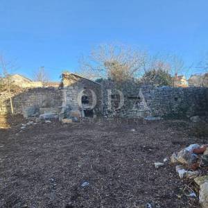 Kamena istarska kuća za adaptaciju,SVETVINČENAT okolica