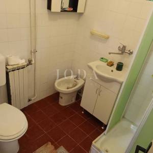 Kamena kuća okružena zelenilom,Labin okolica