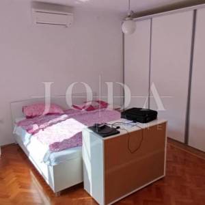 Kamena kuća okružena zelenilom,Labin okolica