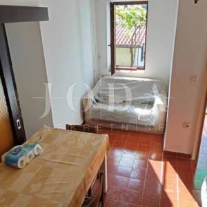 Kamena kuća okružena zelenilom,Labin okolica