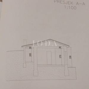 Kamena kuća okružena zelenilom,Labin okolica