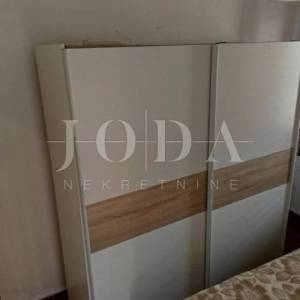 Kamena kuća okružena zelenilom,Labin okolica