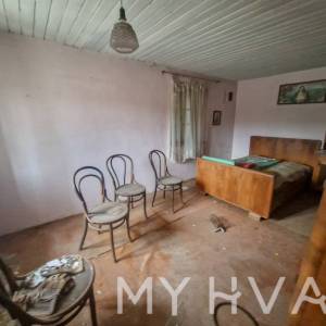 Kamena kuća s građevinskim zemljištem u Vrboskoj 