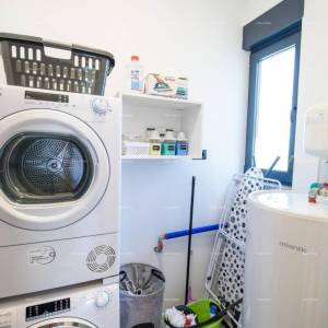 KANFANAR, MODERNA VILA PRIZEMNICA S BAZENOM – MIRNA LOKACIJA