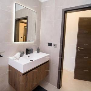 KANFANAR, MODERNA VILA PRIZEMNICA S BAZENOM – MIRNA LOKACIJA