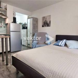 Kantrida, adaptirana garsonijera u peterokatnici