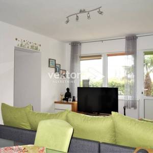 Kastav, Brnčići, obiteljska kuća sa dva stana i garažom