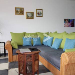 Kastav, Brnčići, obiteljska kuća sa dva stana i garažom