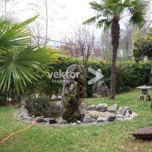 Kastav, Brnčići, obiteljska kuća sa dva stana i garažom