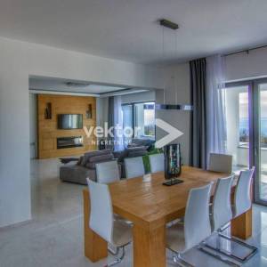 Kastav, moderna kuća s bazenom